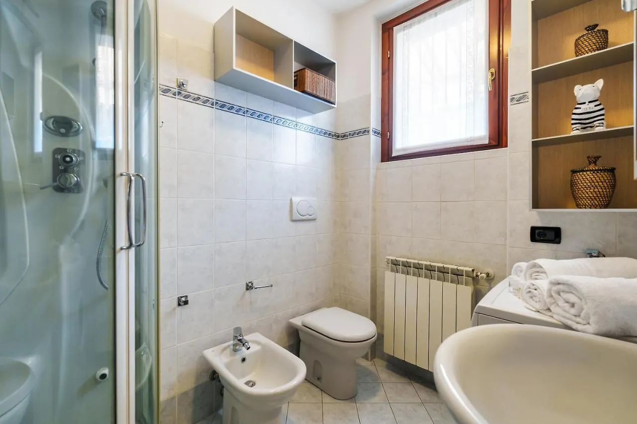 Central Lakes Golf & Private Garden Travedona Italien